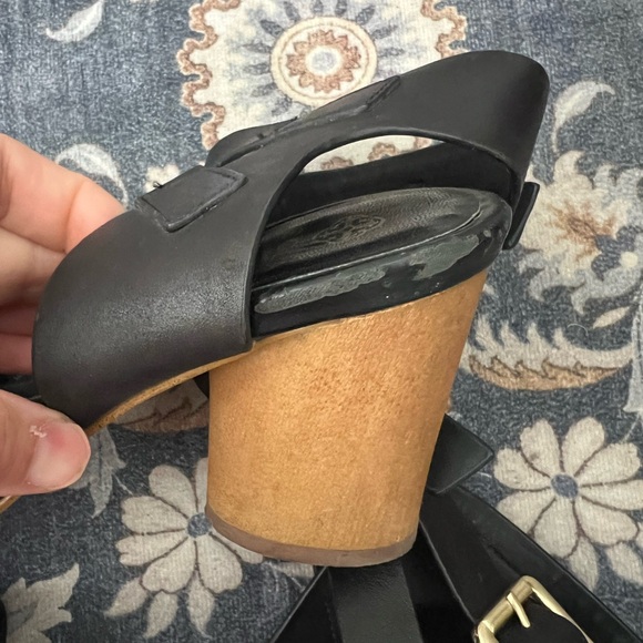 Isola size 7 heel • Black Strappy Heeled Sandals - Picture 4 of 5